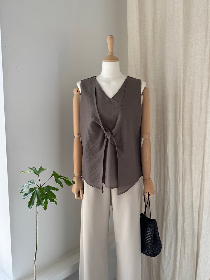 Heize - Korean Women Fashion - #momslook - Twist Detail Sleeveless Blouse - 7