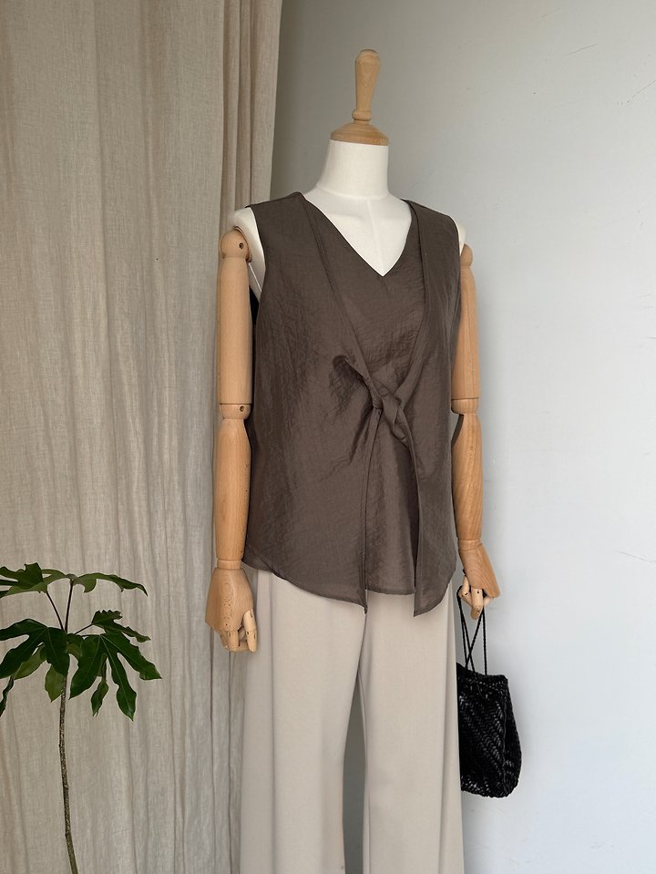 Heize - Korean Women Fashion - #momslook - Twist Detail Sleeveless Blouse - 8
