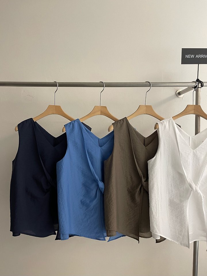 Heize - Korean Women Fashion - #vintagekidsstyle - Twist Detail Sleeveless Blouse - 11