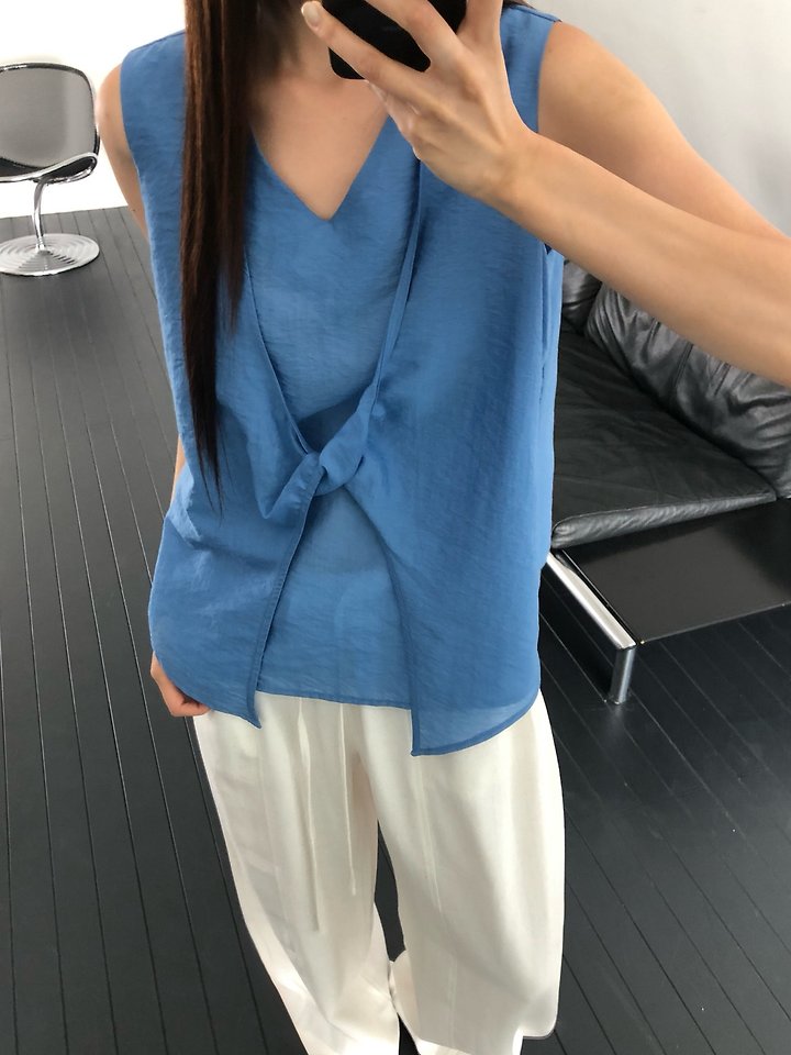 Heize - Korean Women Fashion - #womensfashion - Twist Detail Sleeveless Blouse