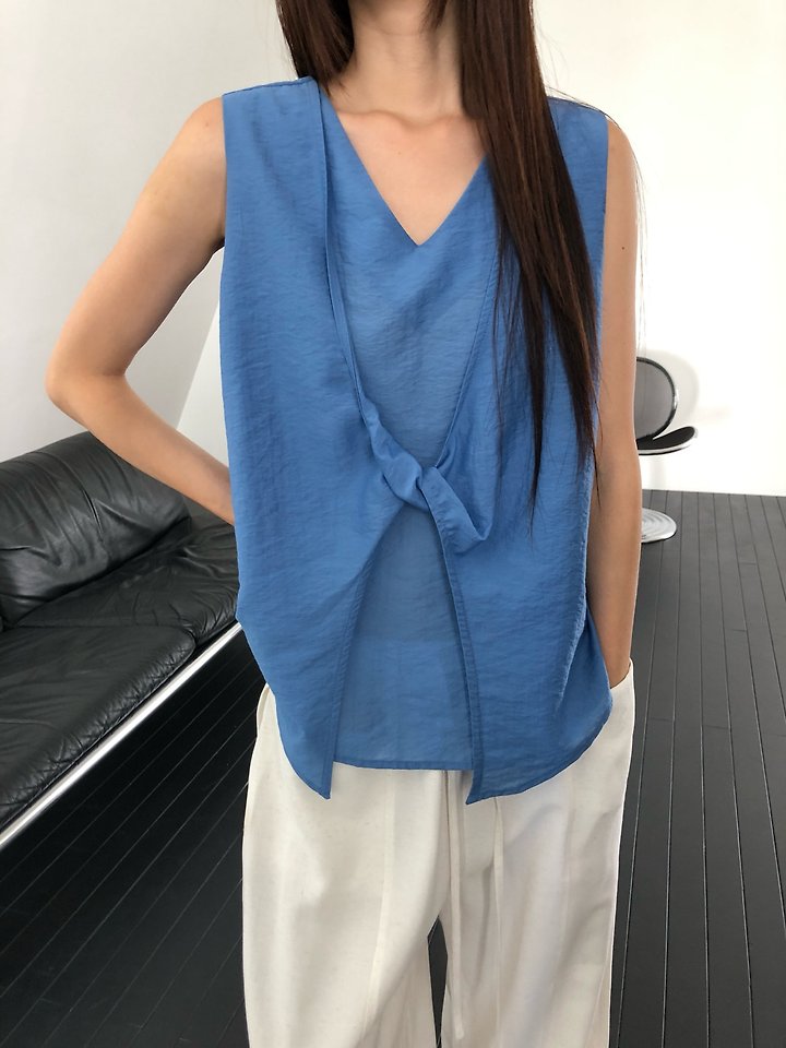 Heize - Korean Women Fashion - #womensfashion - Twist Detail Sleeveless Blouse - 3