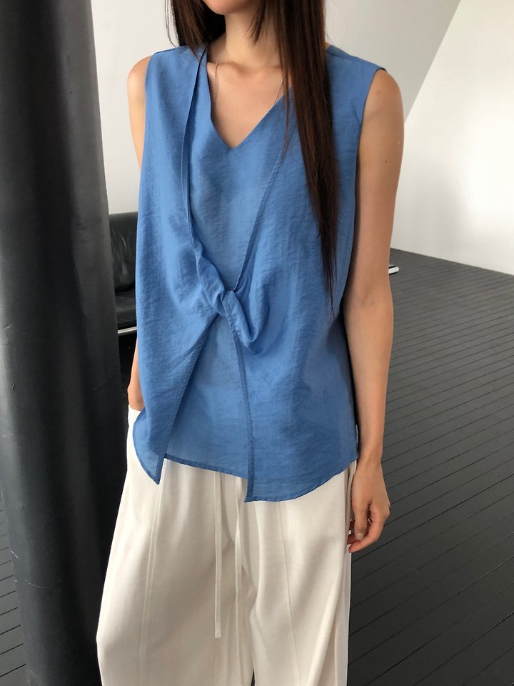 Heize - Korean Women Fashion - #womensfashion - Twist Detail Sleeveless Blouse - 5