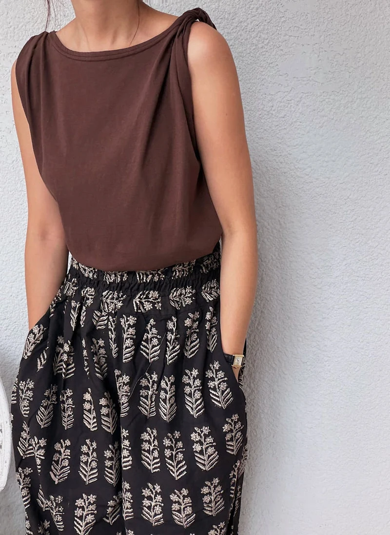 Lagrass - Korean Women Fashion - #momslook - Twist Sleeveless Top - 2