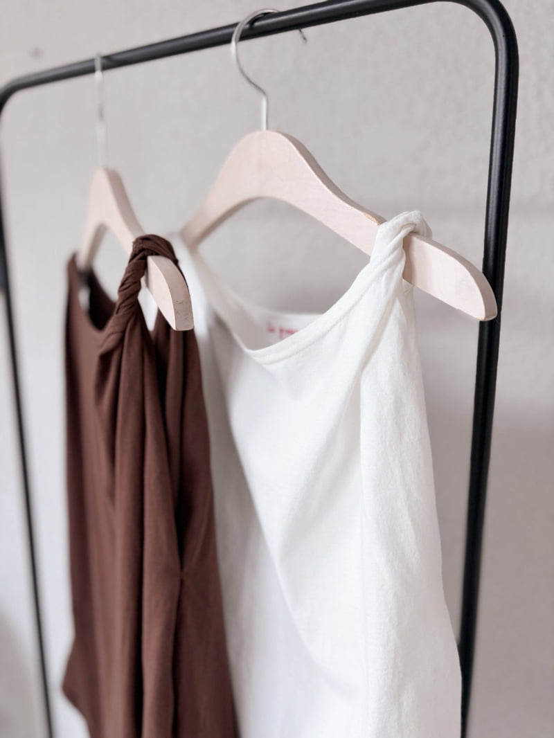 Lagrass - Korean Women Fashion - #womensfashion - Twist Sleeveless Top - 4