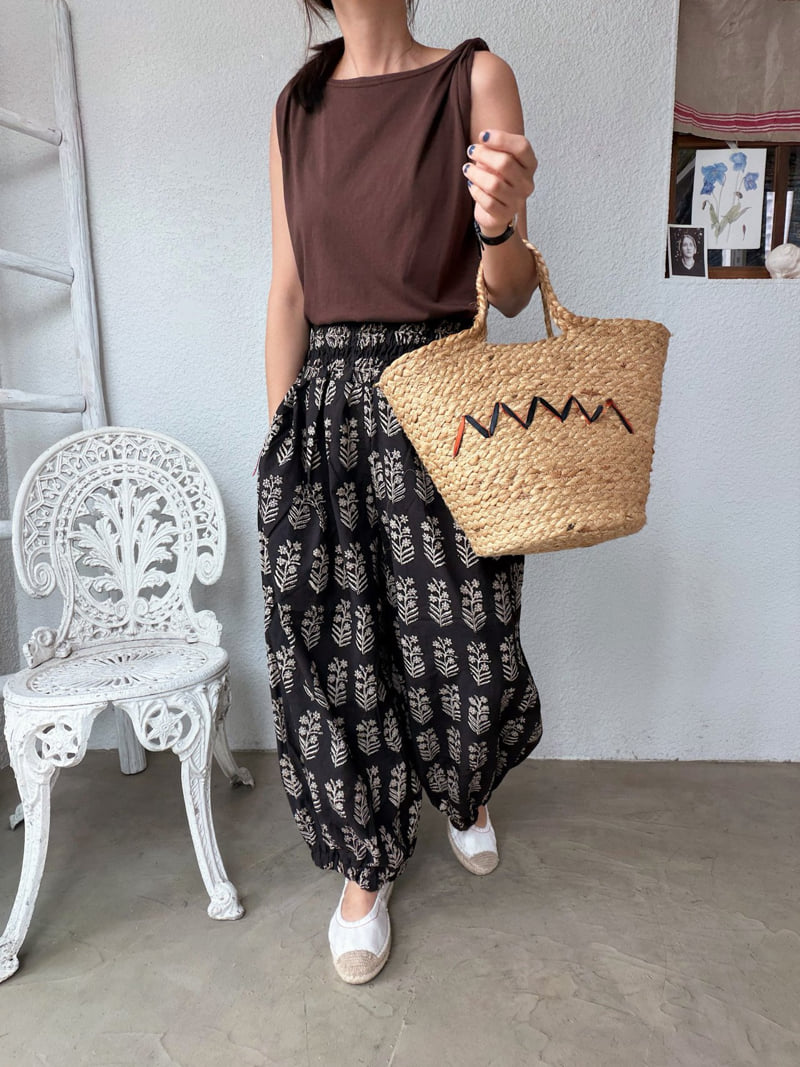 Lagrass - Korean Women Fashion - #momslook - Twist Sleeveless Top - 6