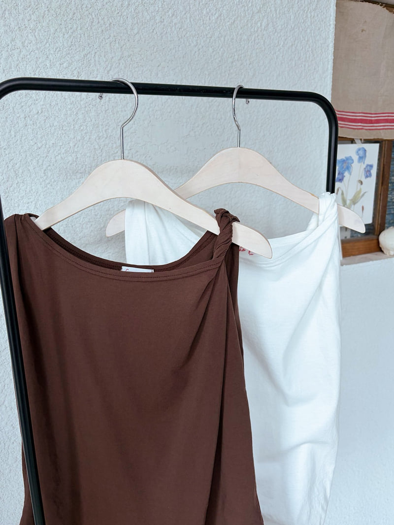 Lagrass - Korean Women Fashion - #vintagekidsstyle - Twist Sleeveless Top - 11