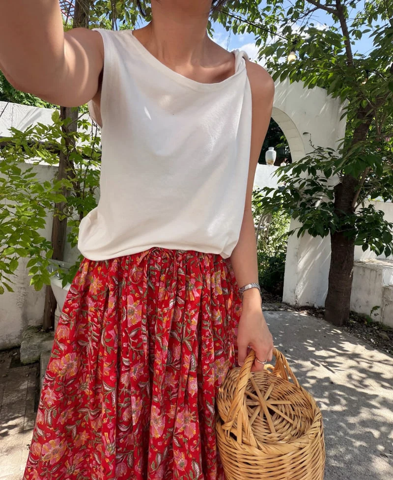 Lagrass - Korean Women Fashion - #womensfashion - Twist Sleeveless Top - 3