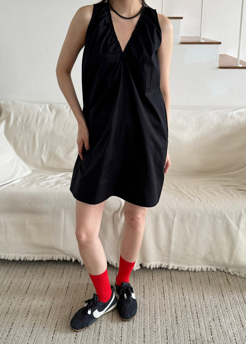 Le Etoile - Korean Women Fashion - #momslook - V-Neck Sleeveless Dress - 4