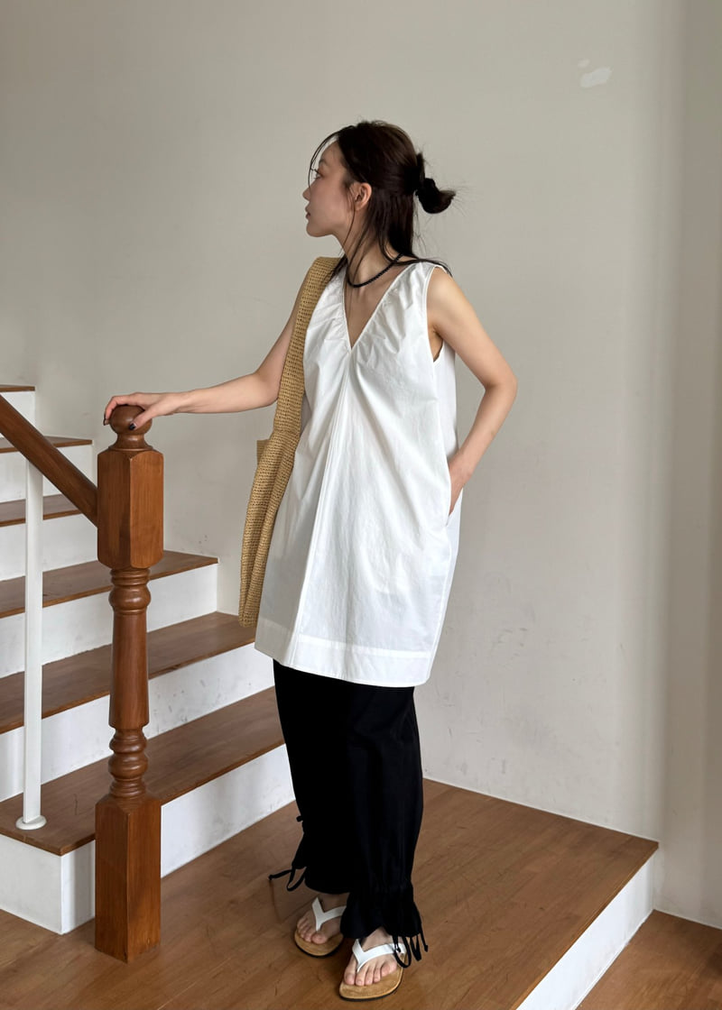 Le Etoile - Korean Women Fashion - #restrostyle - V-Neck Sleeveless Dress - 10