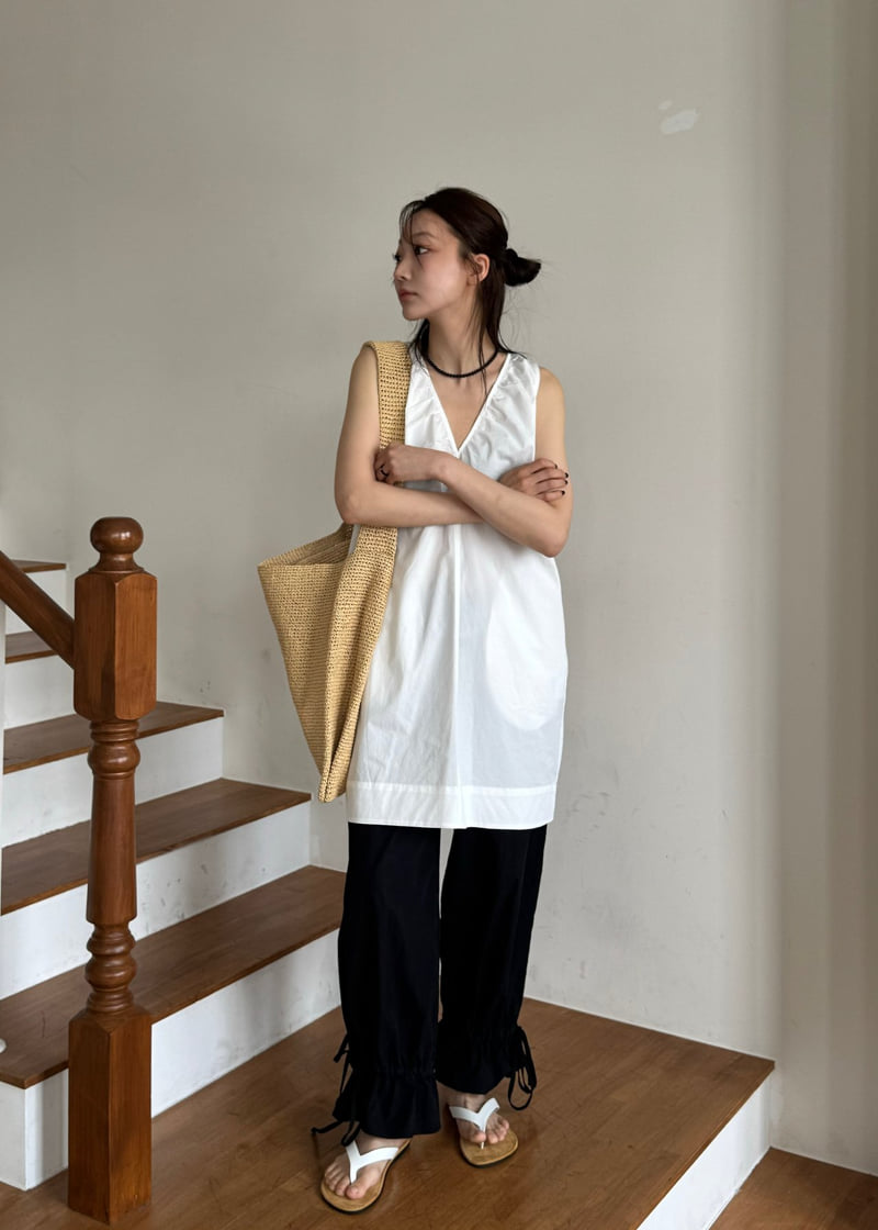 Le Etoile - Korean Women Fashion - #romanticstyle - V-Neck Sleeveless Dress - 11