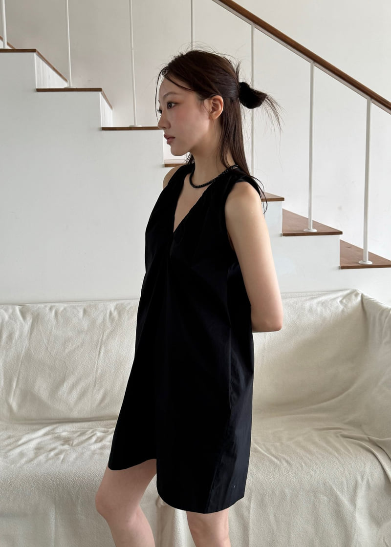 Le Etoile - Korean Women Fashion - #vintageinspired - V-Neck Sleeveless Dress - 7