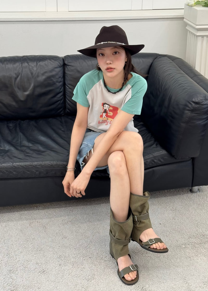 Le Etoile - Korean Women Fashion - #womensfashion - Betina Graphic Tee - 2