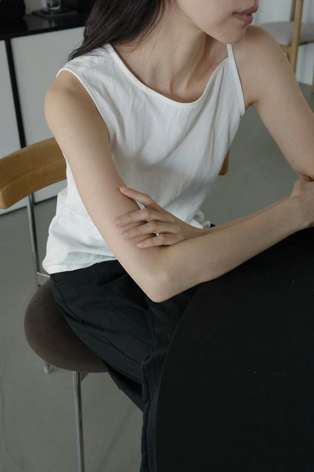 Lenoii - Korean Women Fashion - #momslook - Lime Asymmetrical Sleeveless Blouse - 9