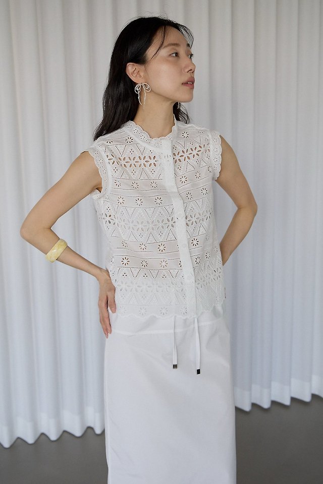 Lenoii - Korean Women Fashion - #momslook - Elin Eyelet Sleeveless Blouse - 2
