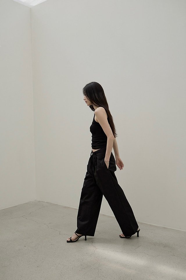 Lenoii - Korean Women Fashion - #momslook - Rookie Tuck Strap Cotton Pants - 11