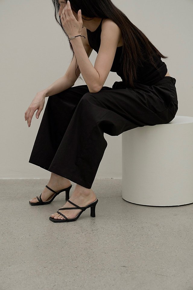 Lenoii - Korean Women Fashion - #momslook - Rookie Tuck Strap Cotton Pants - 12