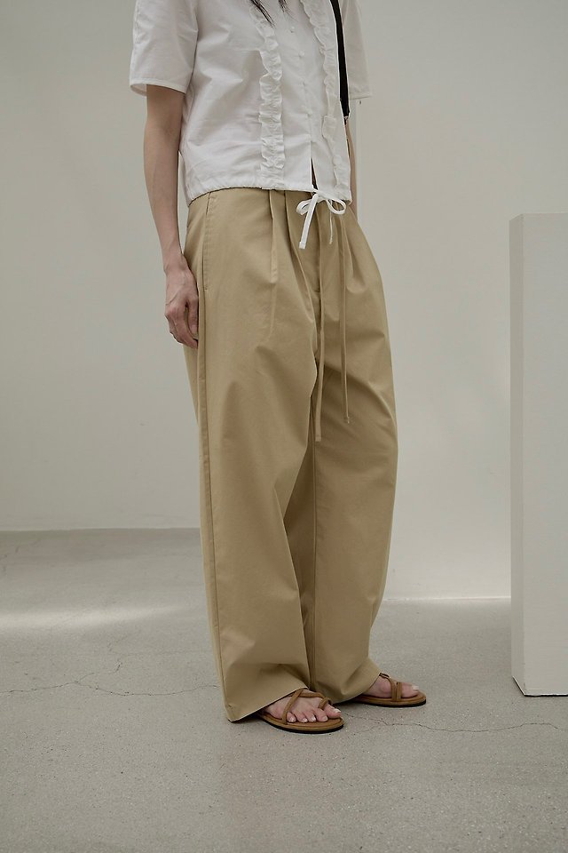Lenoii - Korean Women Fashion - #momslook - Rookie Tuck Strap Cotton Pants - 3