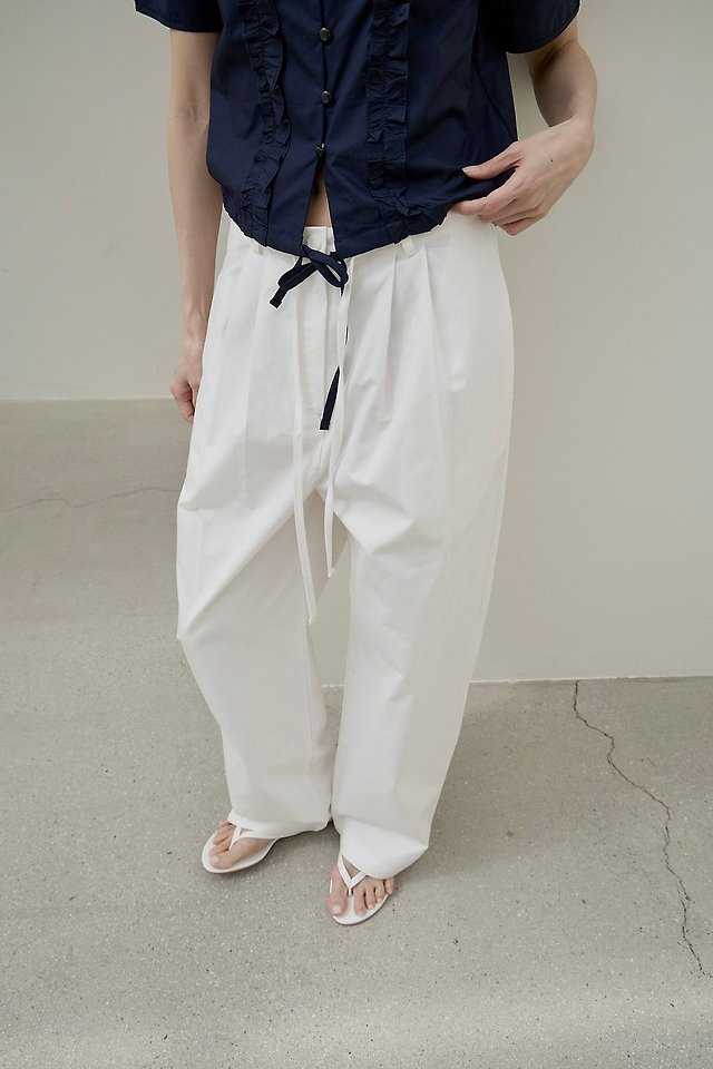 Lenoii - Korean Women Fashion - #momslook - Rookie Tuck Strap Cotton Pants - 7