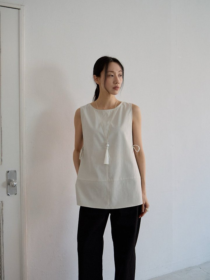 Lenoii - Korean Women Fashion - #momslook - Root Side Strap Sleeveless Top - 3