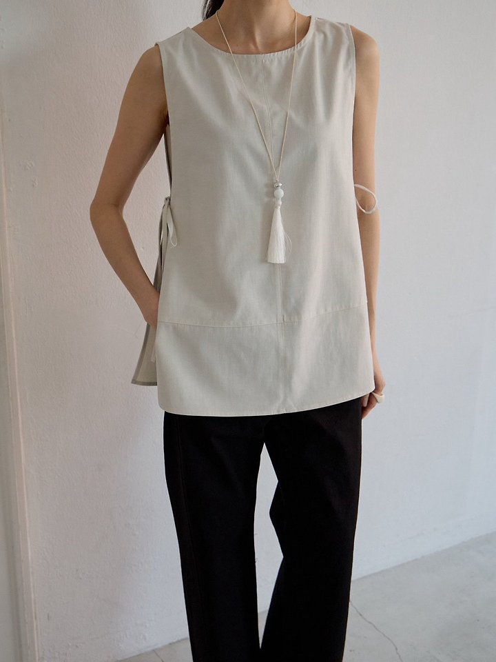 Lenoii - Korean Women Fashion - #momslook - Root Side Strap Sleeveless Top - 4