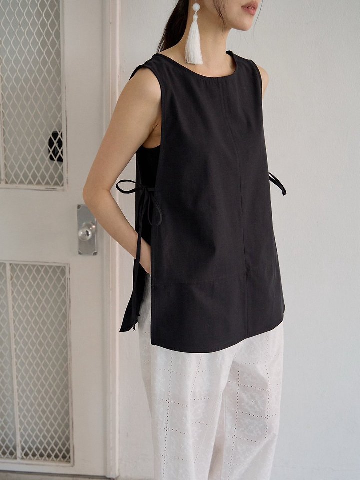 Lenoii - Korean Women Fashion - #pursuepretty - Root Side Strap Sleeveless Top - 9