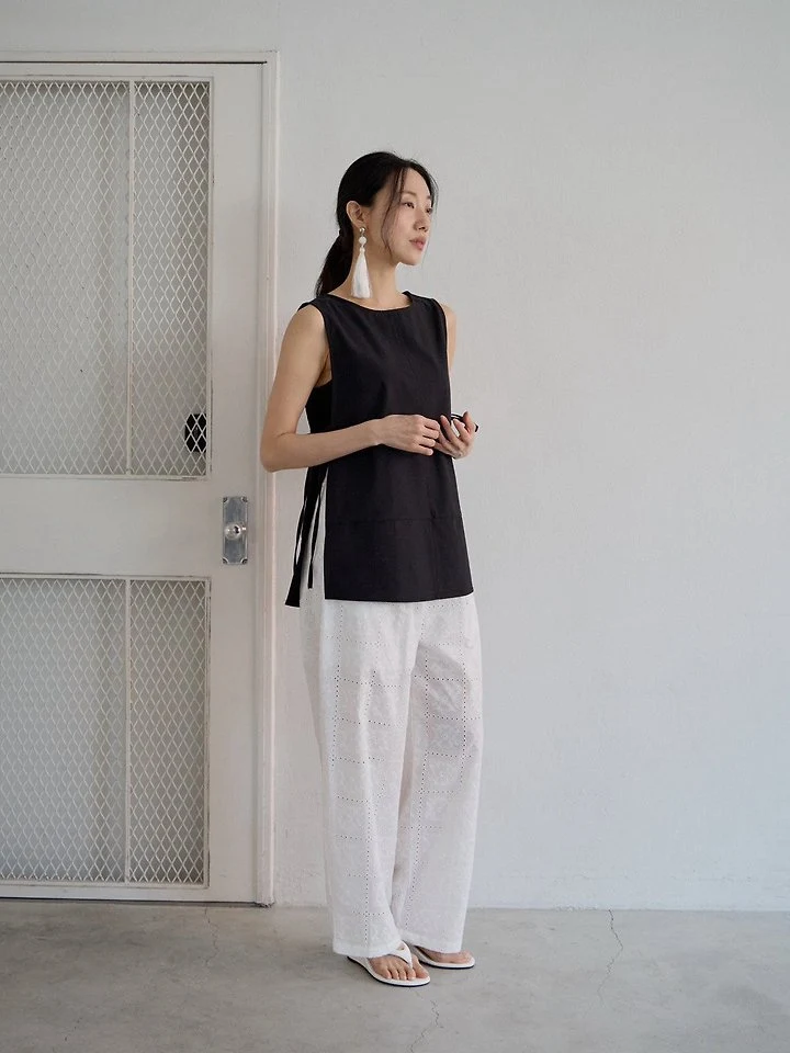 Lenoii - Korean Women Fashion - #restrostyle - Root Side Strap Sleeveless Top - 10