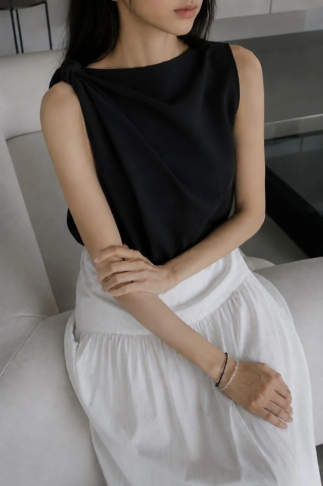 Lenoii - Korean Women Fashion - #vintagekidsstyle - Lily Asymmetric Twist Blouse - 9