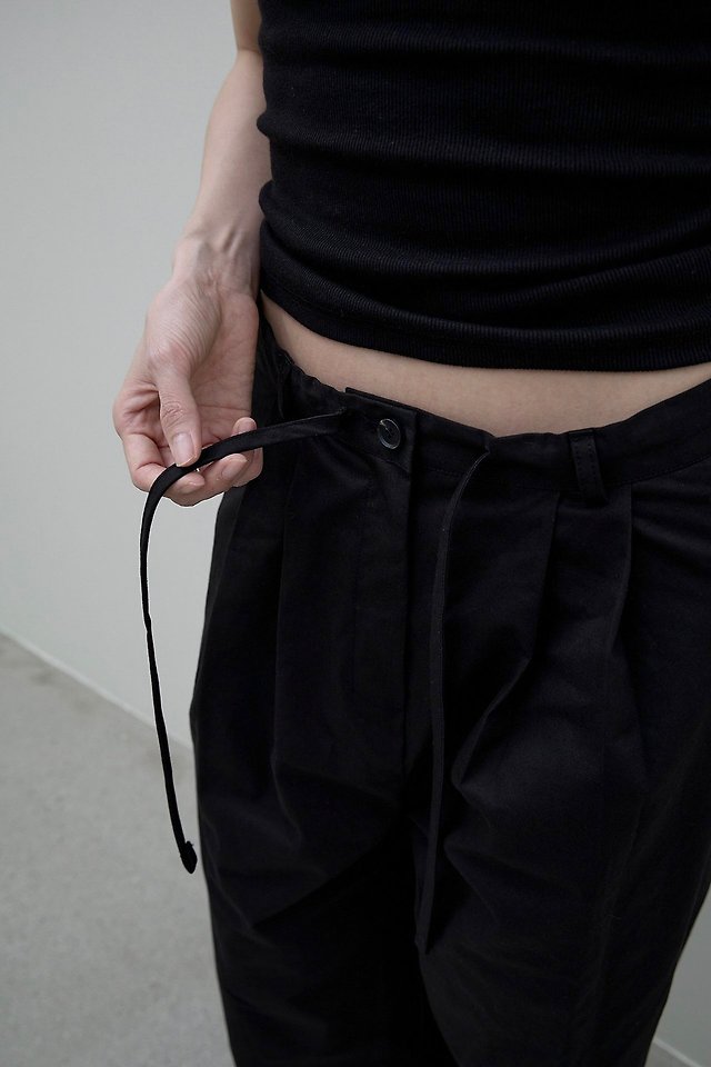 Lenoii - Korean Women Fashion - #womensfashion - Rookie Tuck Strap Cotton Pants - 10