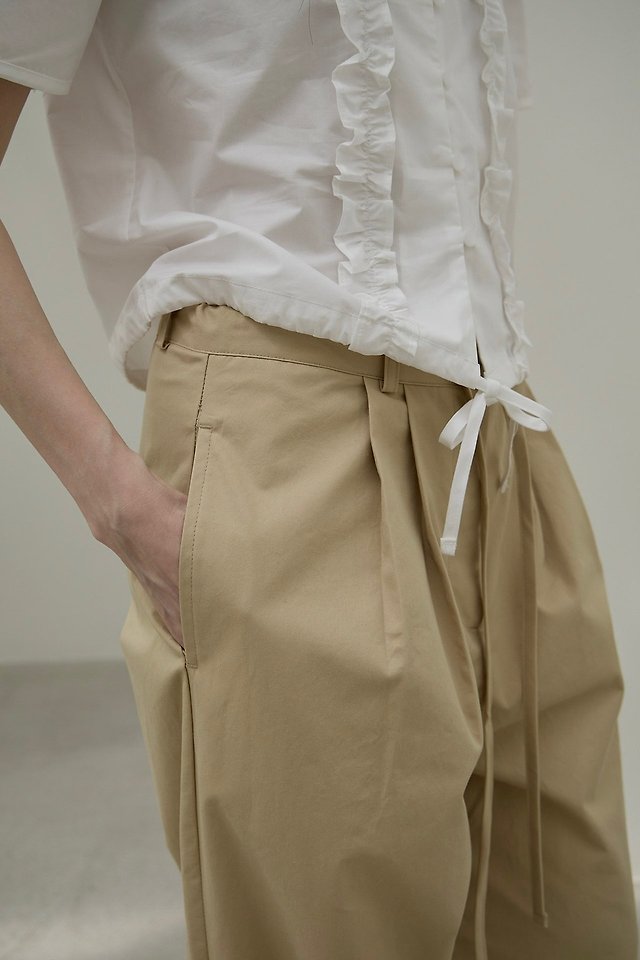 Lenoii - Korean Women Fashion - #momslook - Rookie Tuck Strap Cotton Pants - 4