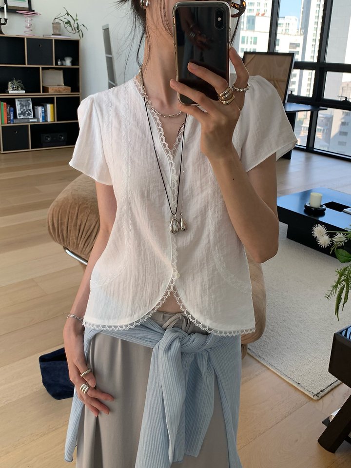 Lofn - Korean Women Fashion - #momslook - Drawing Blouse - 11