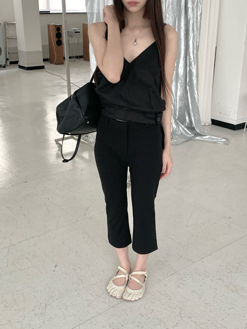 Logarden - Korean Women Fashion - #thatsdarling - Roy Sleeveless Top - 10