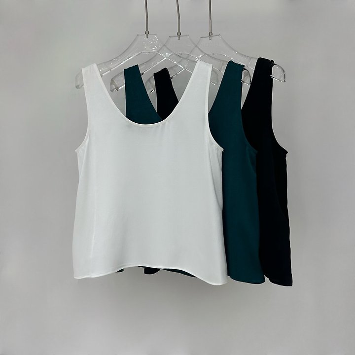 Neroli36 - Korean Women Fashion - #momslook - Reversible Crackled Satin Sleeveless Top