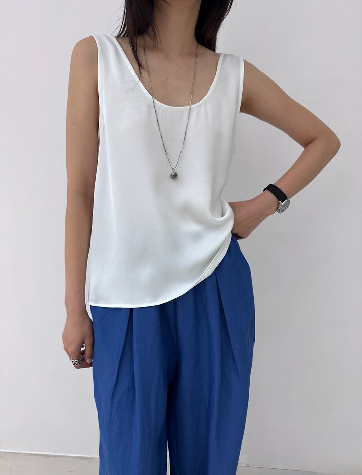 Neroli36 - Korean Women Fashion - #momslook - Reversible Crackled Satin Sleeveless Top - 11