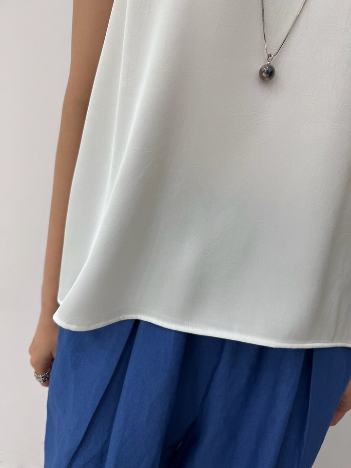 Neroli36 - Korean Women Fashion - #womensfashion - Reversible Crackled Satin Sleeveless Top - 12