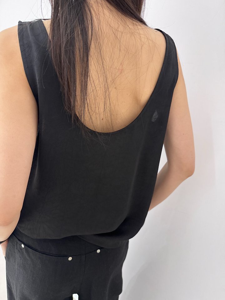 Neroli36 - Korean Women Fashion - #womensfashion - Reversible Crackled Satin Sleeveless Top - 6