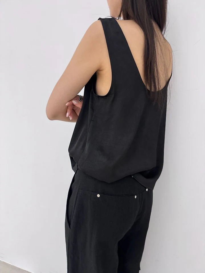Neroli36 - Korean Women Fashion - #womensfashion - Reversible Crackled Satin Sleeveless Top - 8