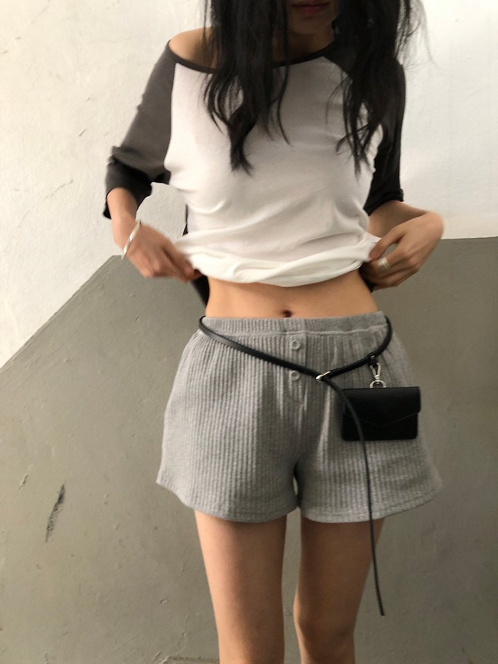 Ore - Korean Women Fashion - #womensfashion - Bebe Shorts - 4