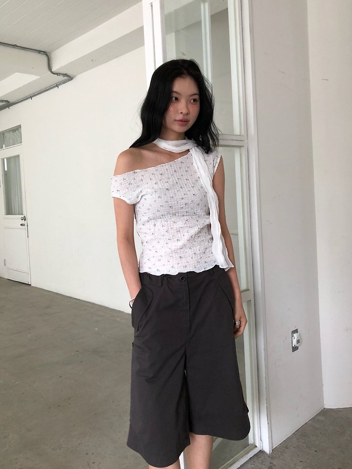 Ore - Korean Women Fashion - #womensfashion - Flower Shoulder Top - 5
