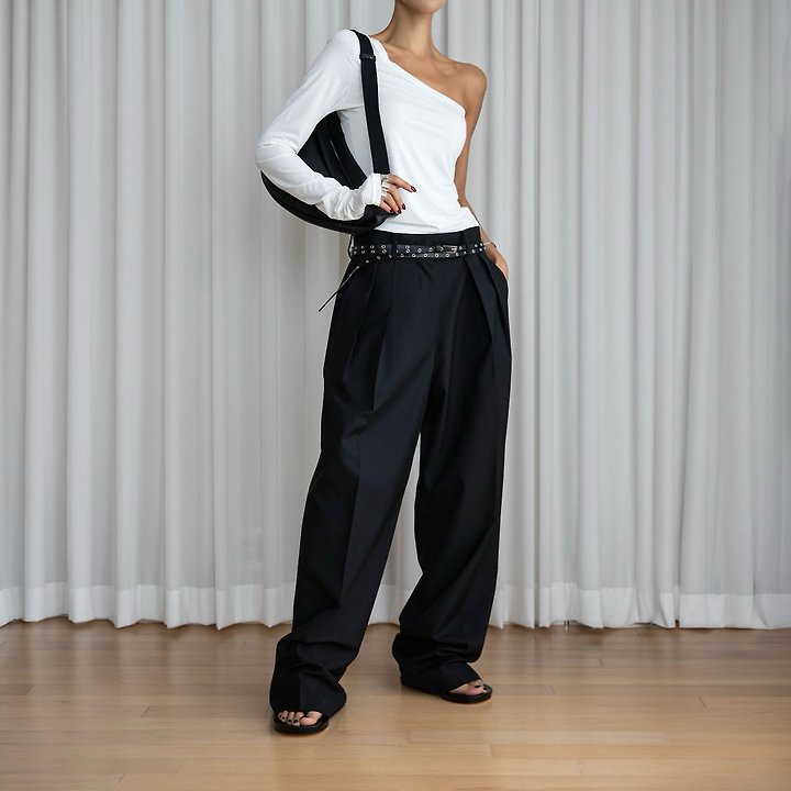 Paper Moon - Korean Women Fashion - #momslook - One-Shoulder Diagonal Line Long-Sleeve Top - 2