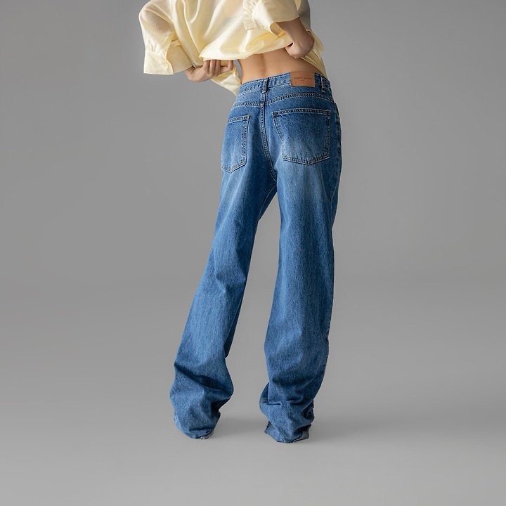 Paper Moon - Korean Women Fashion - #romanticstyle - Classic Low-Cut Wide-Fit Mid-Blue Jeans - 5