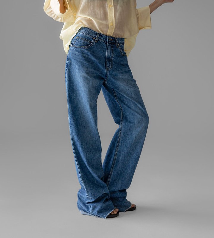 Paper Moon - Korean Women Fashion - #vintageinspired - Classic Low-Cut Wide-Fit Mid-Blue Jeans
