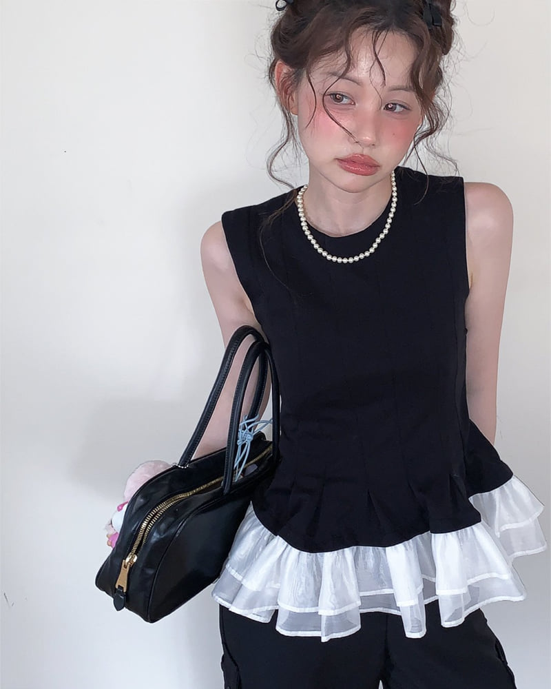 Person - Korean Women Fashion - #momslook - Sleeveless Layer Vest - 5