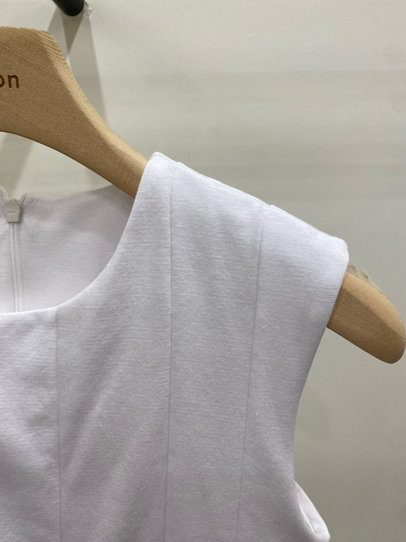 Person - Korean Women Fashion - #momslook - Jenny Sleeveless Top - 7