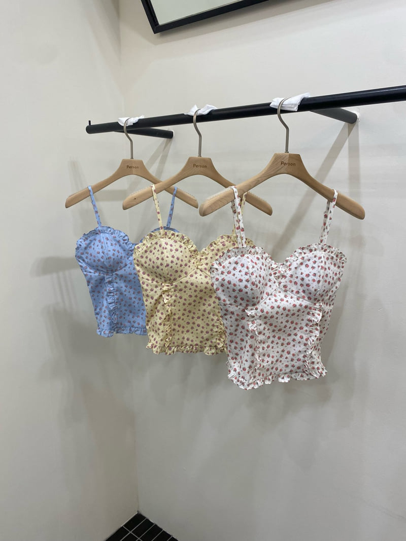 Person - Korean Women Fashion - #momslook - Floral Sleeveless Top