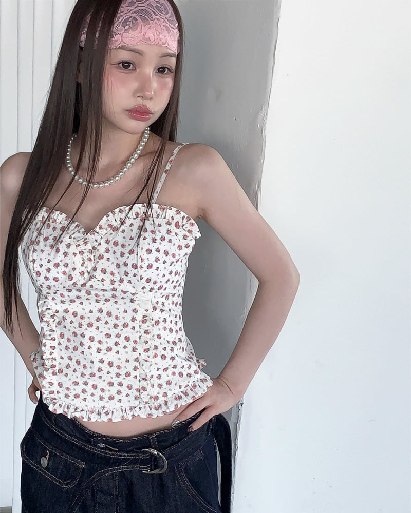 Person - Korean Women Fashion - #momslook - Floral Sleeveless Top - 3
