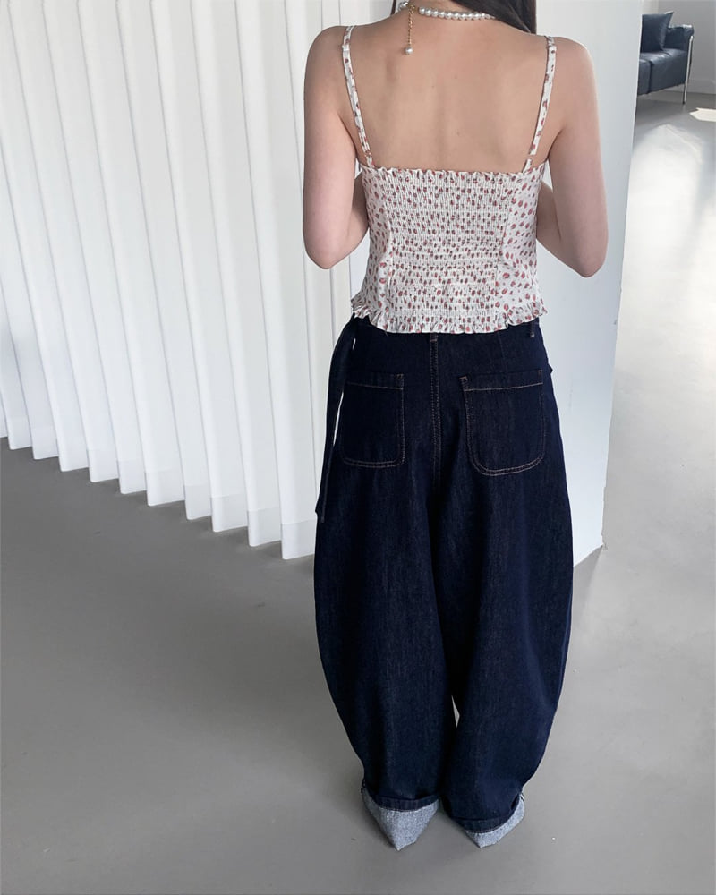Person - Korean Women Fashion - #momslook - Floral Sleeveless Top - 7