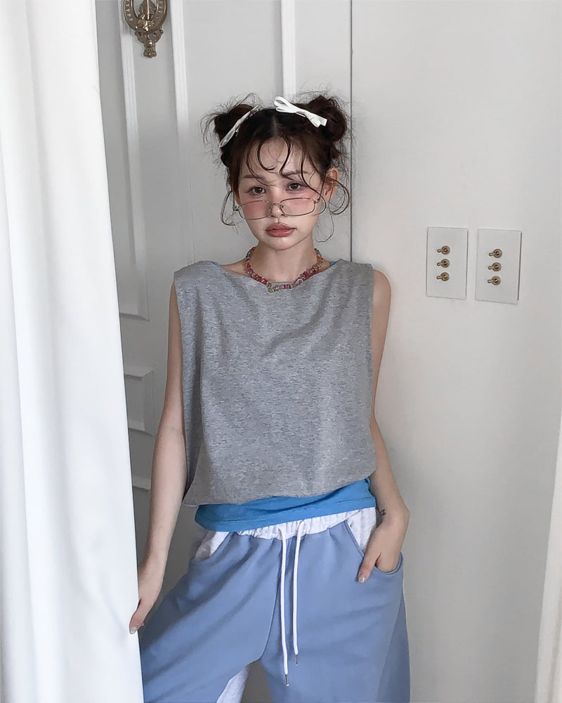 Person - Korean Women Fashion - #restrostyle - Asymmetric Balloon Sleeveless Top - 5