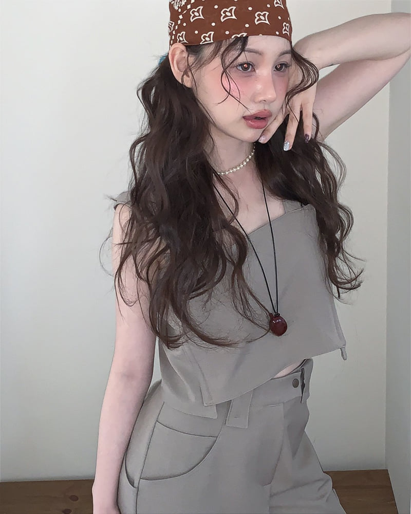 Person - Korean Women Fashion - #romanticstyle - Sleeveless Layer Vest - 11