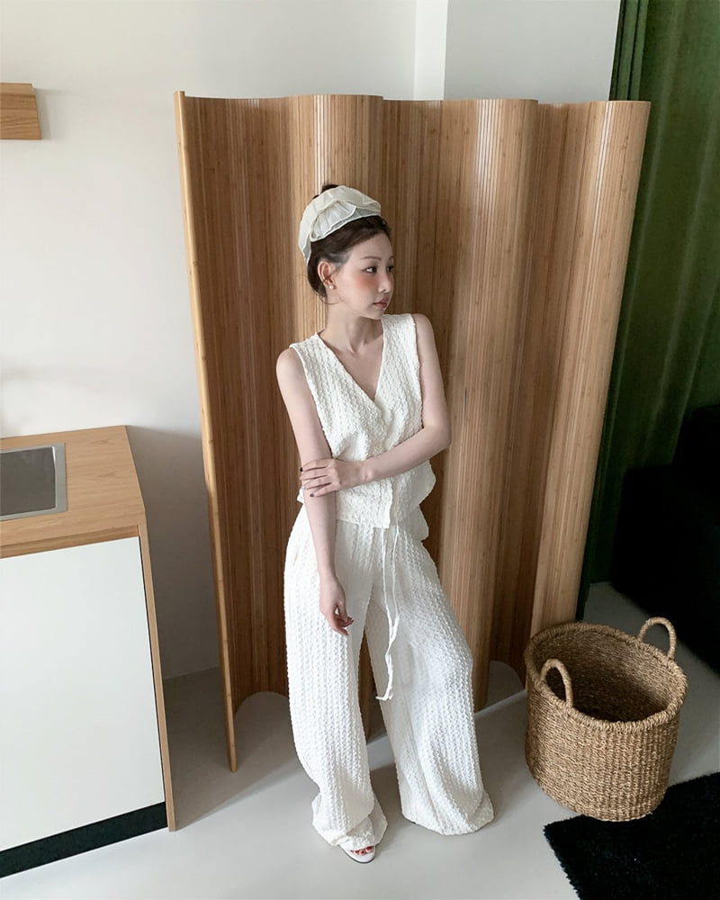 Person - Korean Women Fashion - #romanticstyle - Curly Vest - 5