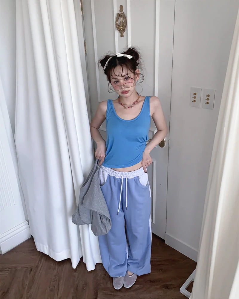 Person - Korean Women Fashion - #thatsdarling - Asymmetric Balloon Sleeveless Top - 8